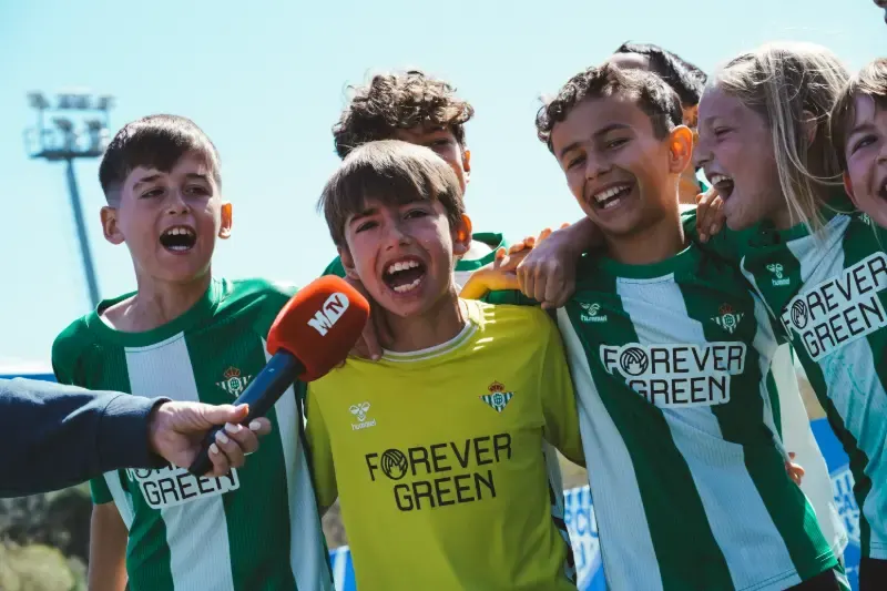 Real Betis players celebrating and speaking to the media at ÍscarCup 2026