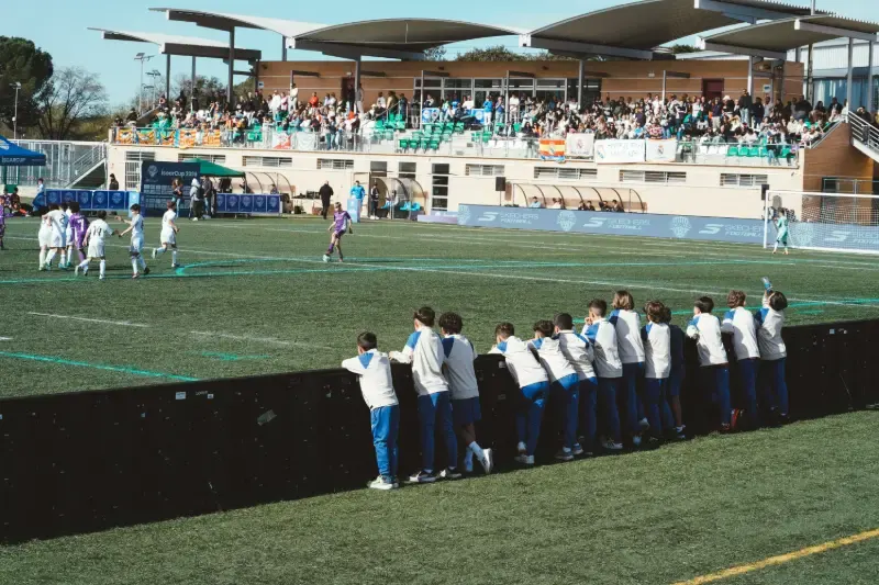 Packed stand at the ÍscarCup main pitch in Boadilla del Monte